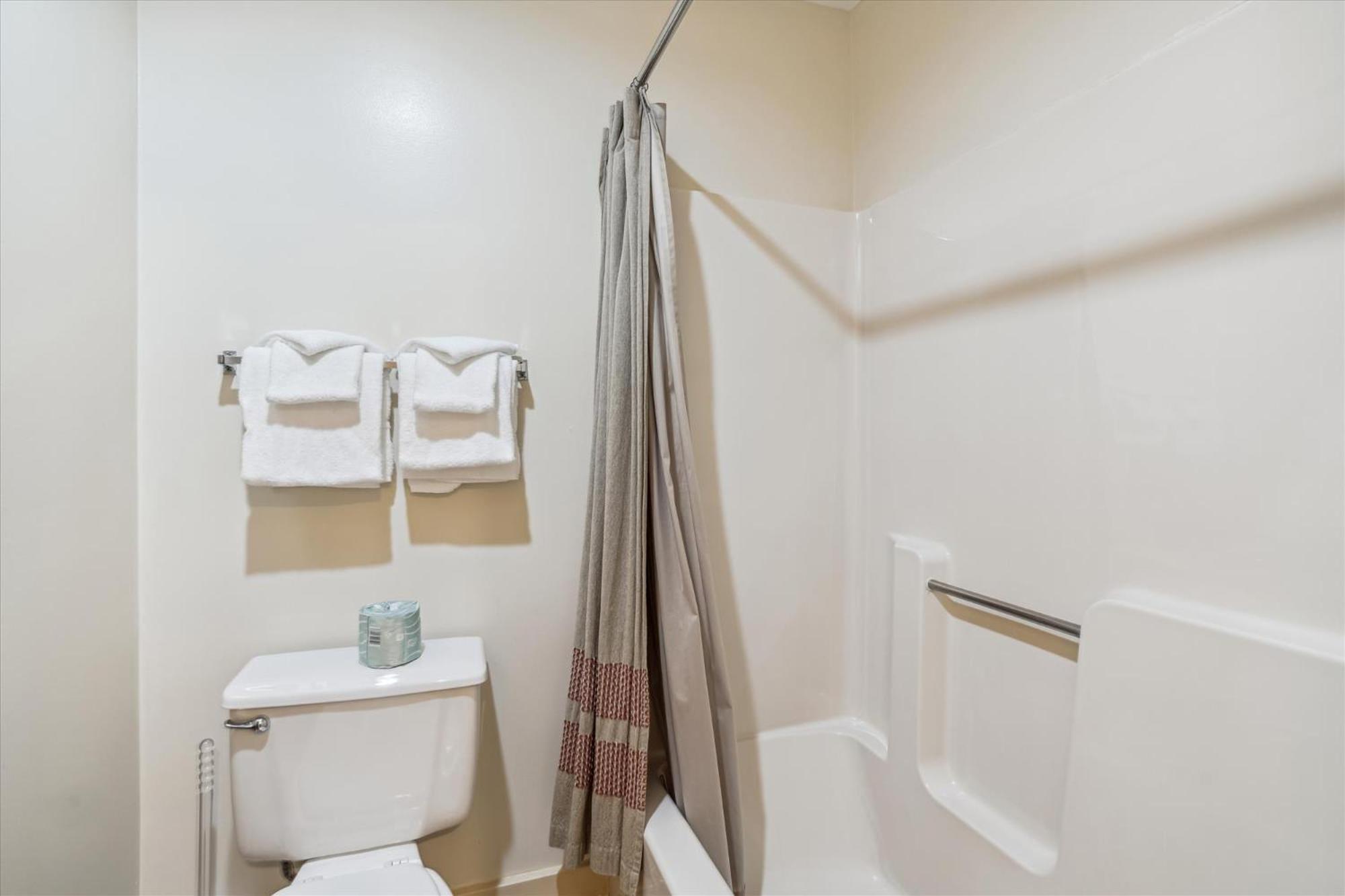 Cedarbrook Two Double Bed Hotel Room With Outdoor Heated Pool 216 Killington Exteriör bild